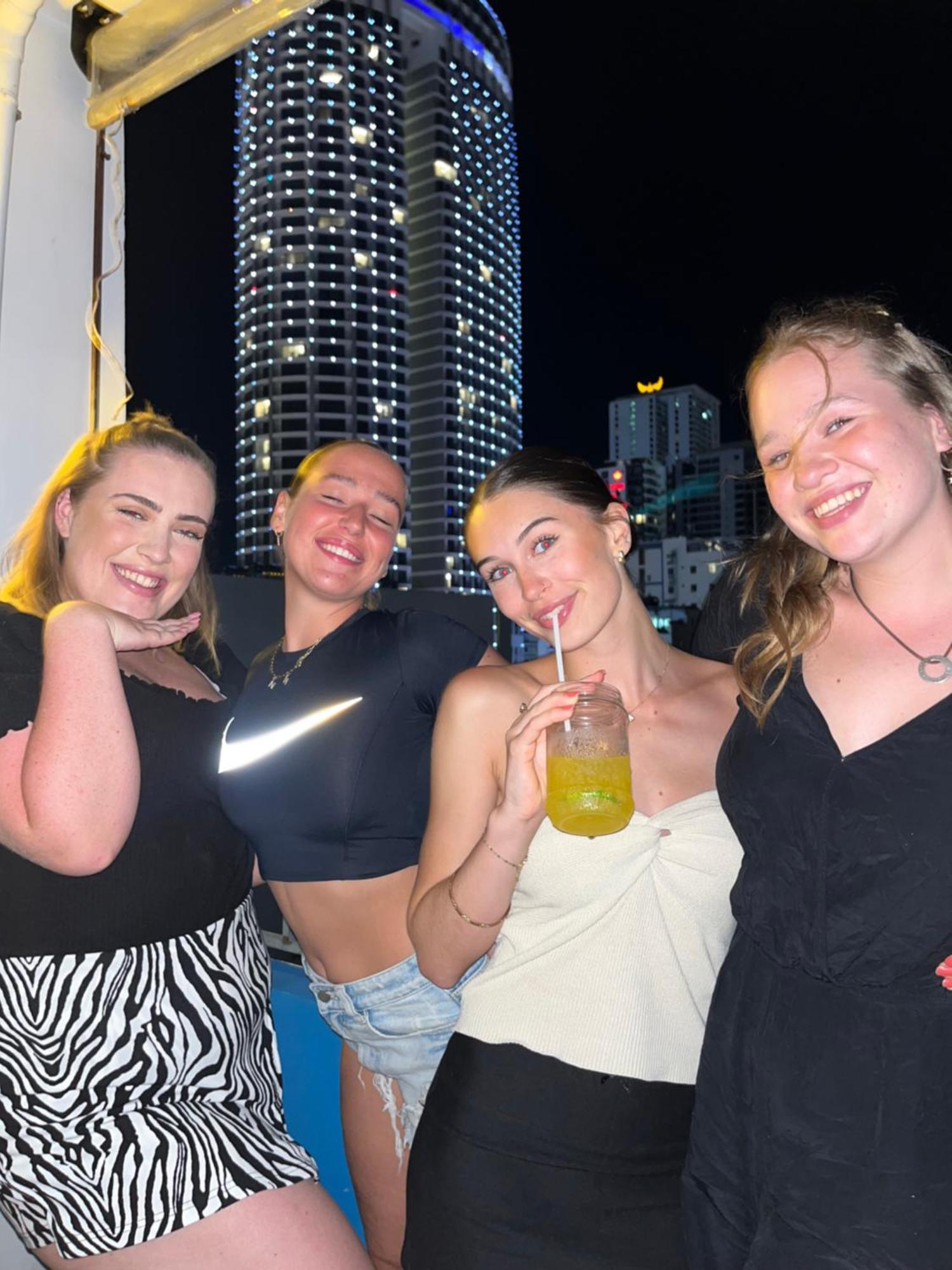 Bondi Backpackers Nhatrang На Транг Екстериор снимка